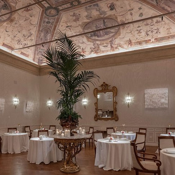 I Carracci dentro do Grand Hotel Majestic