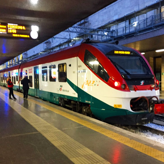 Trem Leonardo Express na estação do aeroporto