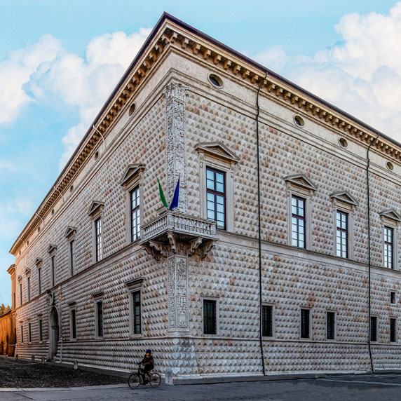 Fachada do Palazzo dei Diamanti