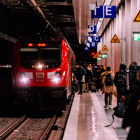 Estações ferroviárias e aeroportos de Milão
