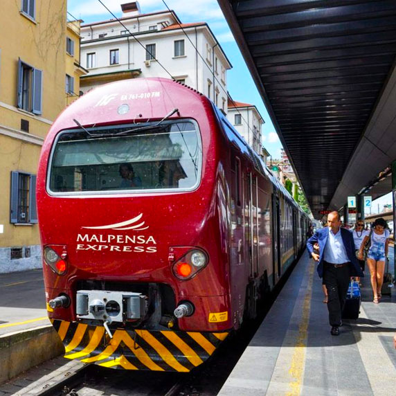 Trem Malpensa Express na plataforma