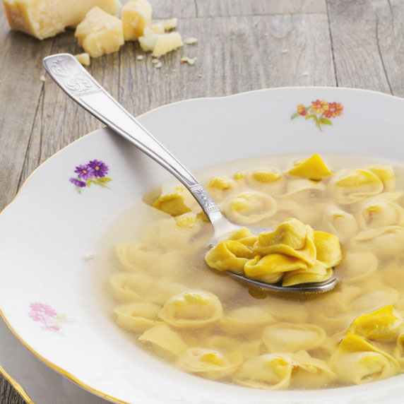 Tortellini in Brodo prato típico de Modena