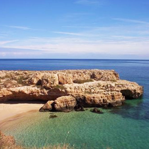 Praias de falésias azuis em Monopoli