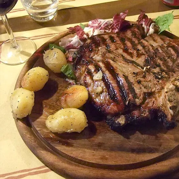 Bistecca alla Fiorentina na Toscana
