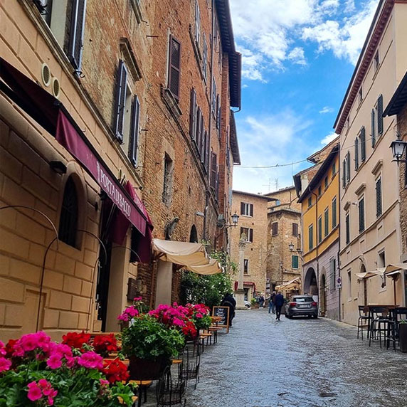Montepulciano na primavera
