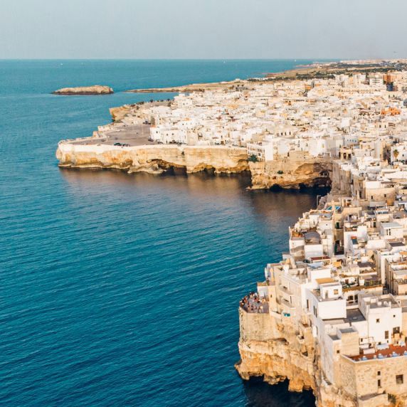 Polignano no Mar sobre as falésias