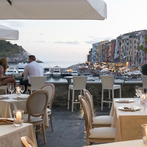 Jantar romântico com vista para San Pietro