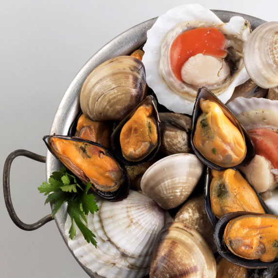 Prato de massa tradicional Scialatielli ai Frutti di Mare com frutos do mar frescos