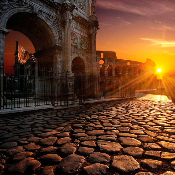 Pôr do sol panorâmico sobre os telhados de Roma