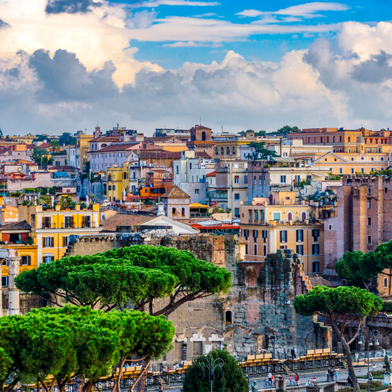 Caminhar pelas ruas históricas de Roma