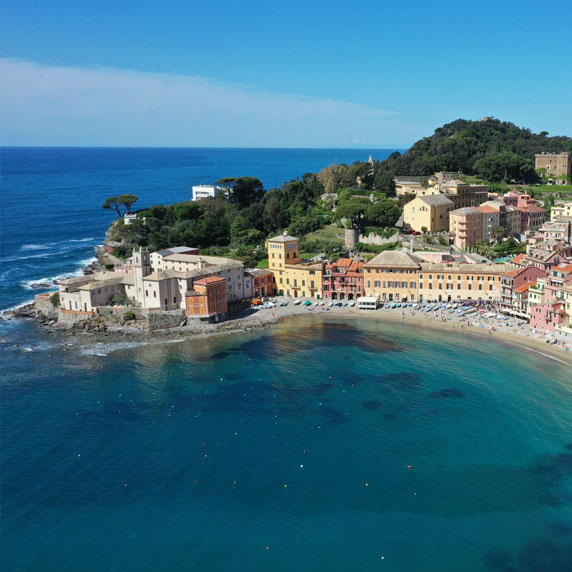 Vista panorâmica da Baia del Silenzio em Sestri Levante